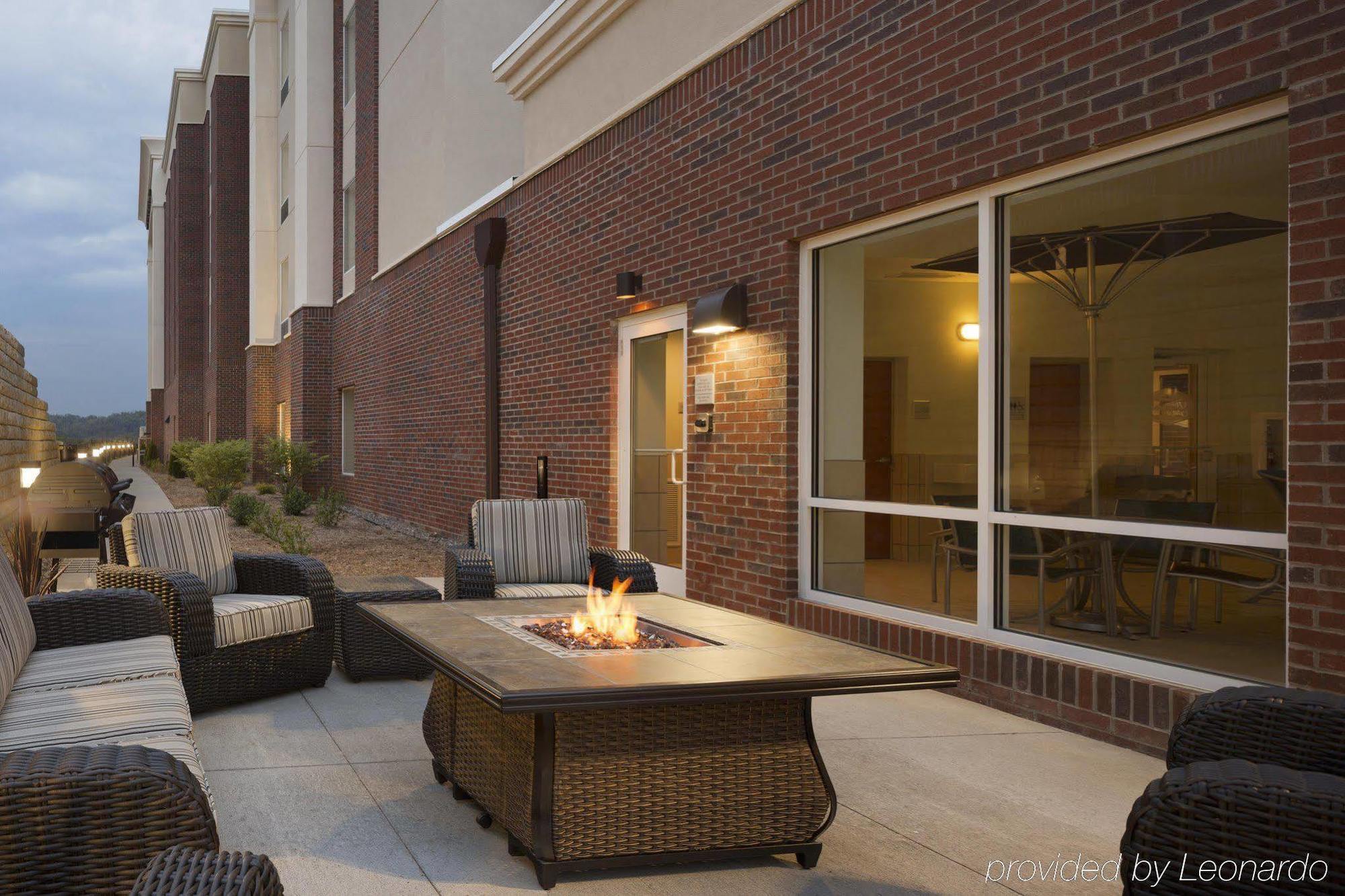Hampton Inn And Suites Parkersburg Downtown Exterior foto